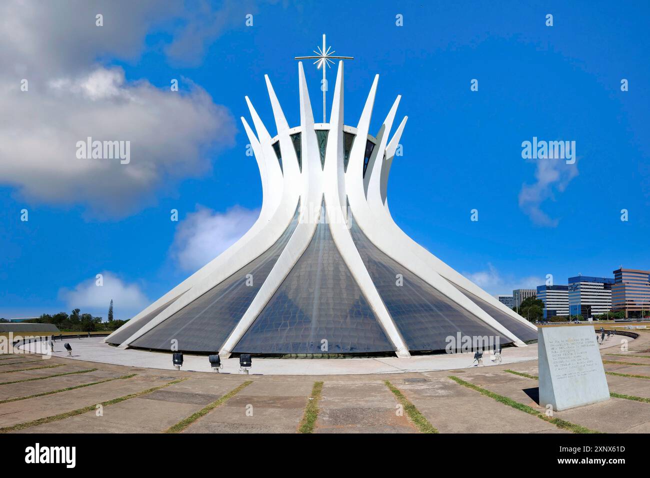 Cattedrale romana di Brasilia o cattedrale metropolitana di nostra Signora di Aparecida, progettata da Oscar Niemeyer, Brasilia, sito Patrimonio dell'Umanità, Brasilia Foto Stock