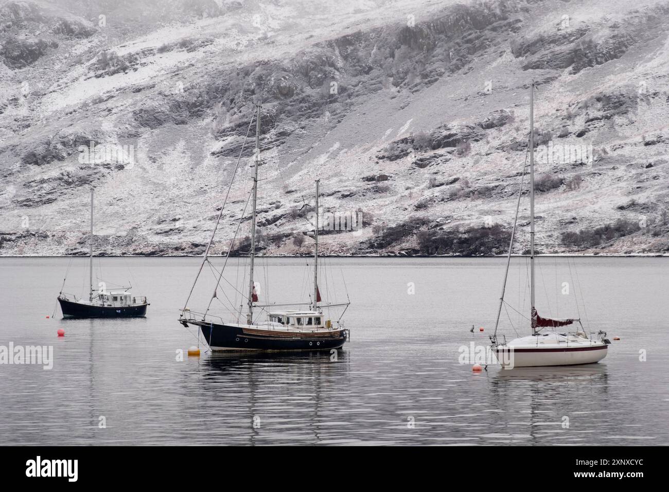 Yacht da diporto ancorati sulla Loch Broom in inverno, Ullapool, Ross e Cromarty, Highlands scozzesi, Scozia, Regno Unito, Europa Copyright: AlanxNo Foto Stock