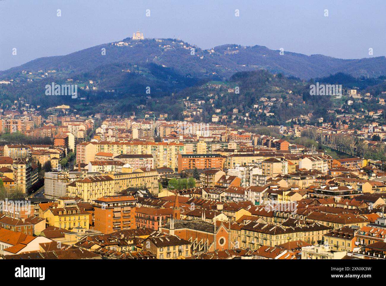 Vista verso est con la Basilica di Superga sullo sfondo, Torino, regione Piemonte, Italia, Europa Copyright: GOUPIxCHRISTIAN 1382-281 Foto Stock