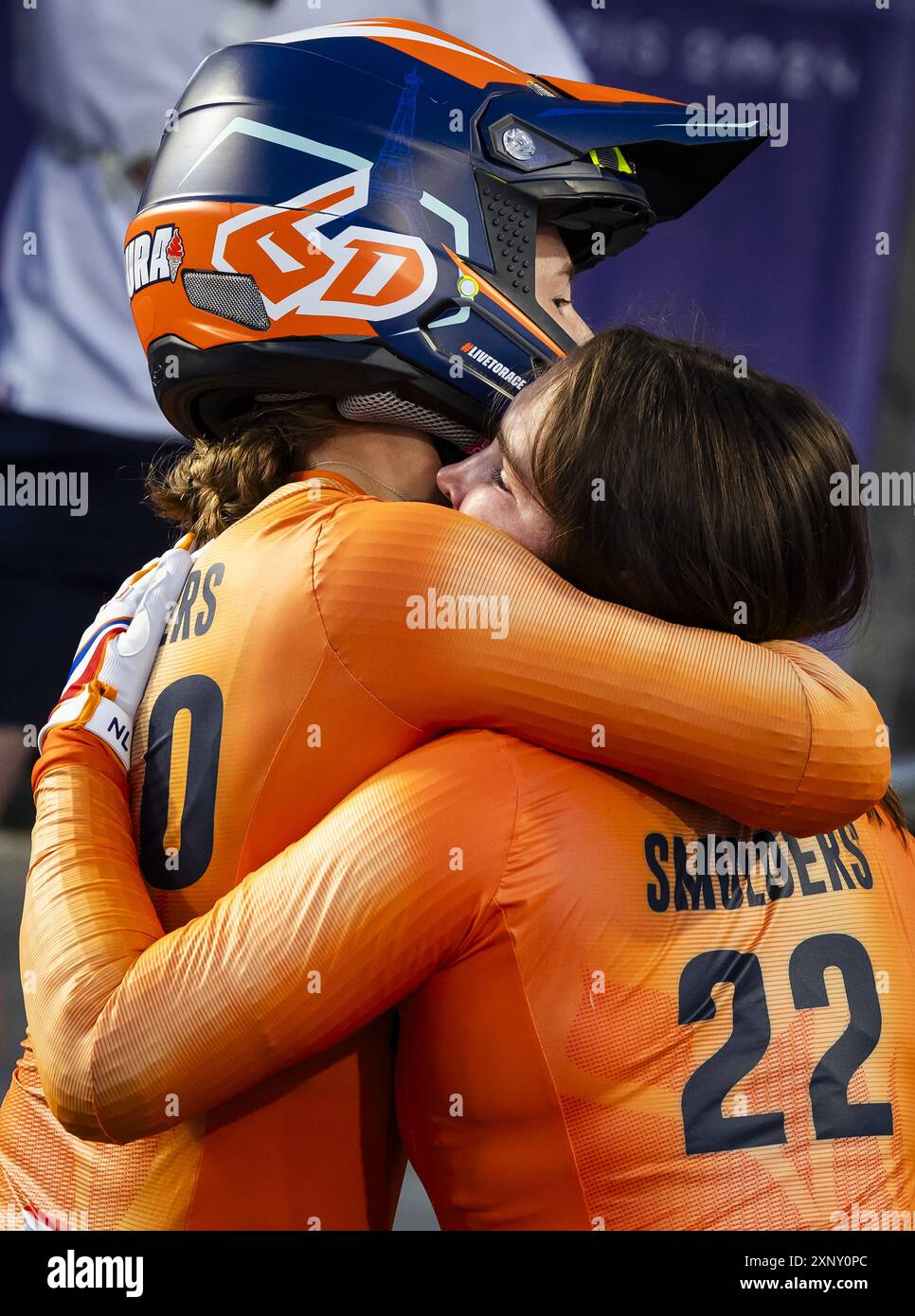 PARIGI - Laura Smulders e Merel Smulders dopo le finali della BMX ai Giochi Olimpici. ANP REMKO DE WAAL Foto Stock