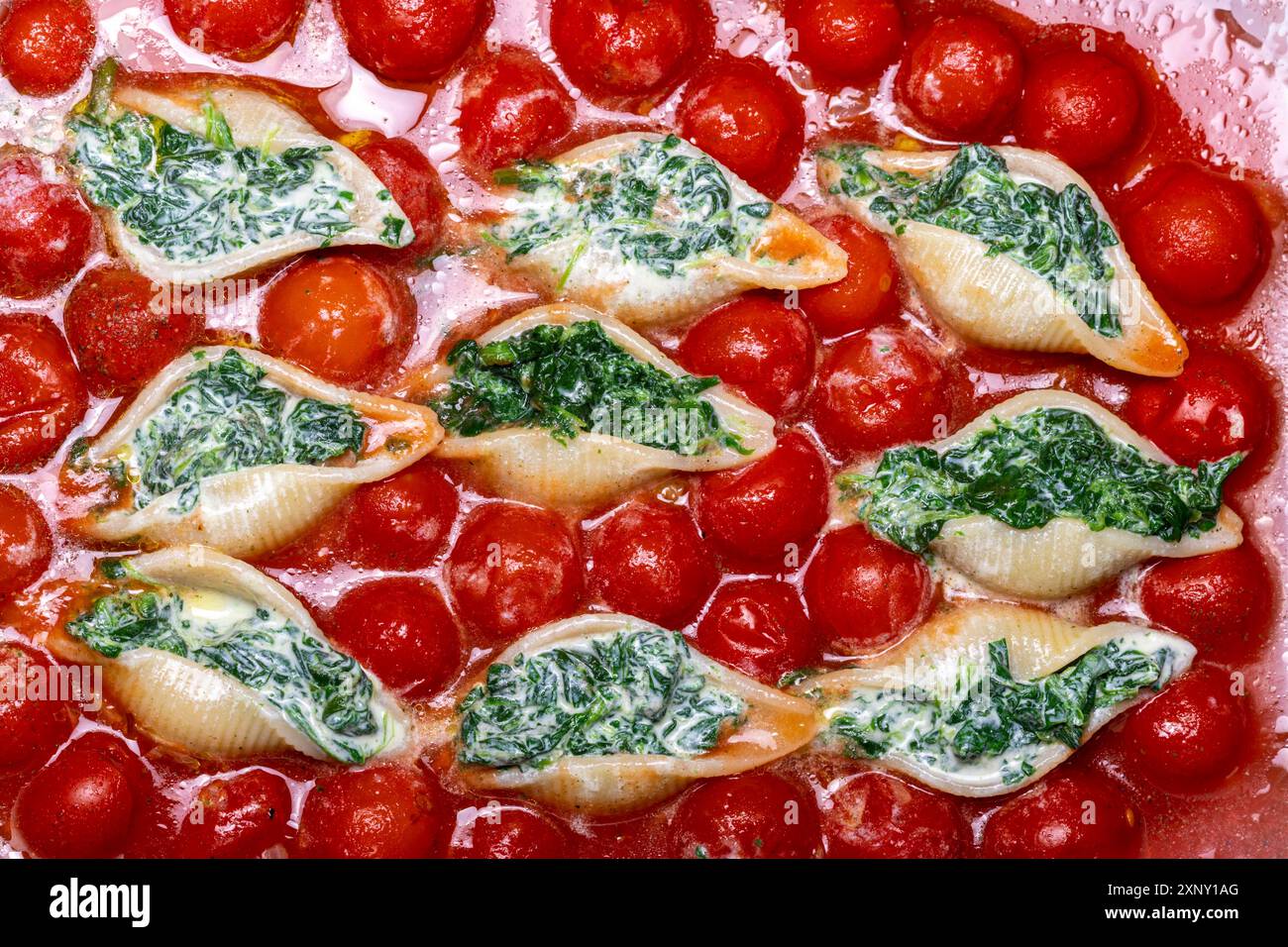 Conchiglino italiano ripieno di spinaci Foto Stock