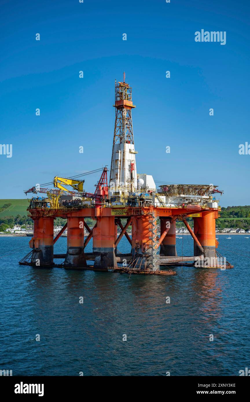 Piattaforma petrolifera Transocean leader a Invergordon in cielo limpido, colpo verticale Foto Stock