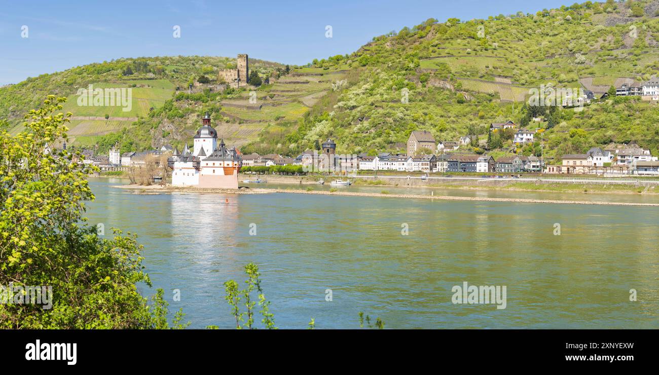 Castello di Pfalzgrafenstein, noto anche come Pfalz vicino a Kaub, isola rocciosa di Falkenau nel Reno, castello di Gutenfels dietro di esso, valle del medio Reno superiore Foto Stock