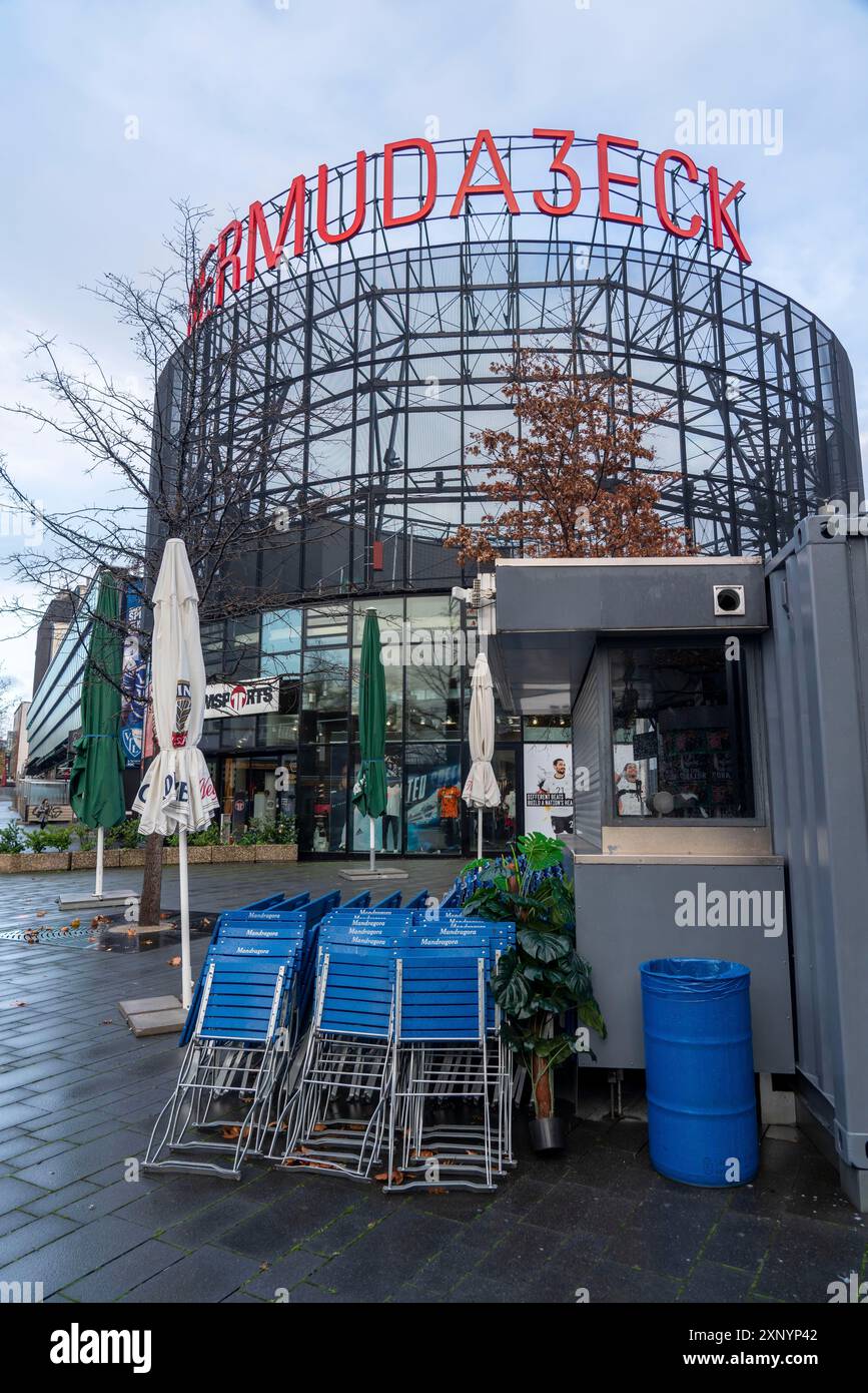 Il Bermuda3eck si trova nel centro di Bochum, quartiere dei divertimenti, quartiere dei pub, con oltre 80 locali gastronomici e quartiere della vita notturna Foto Stock