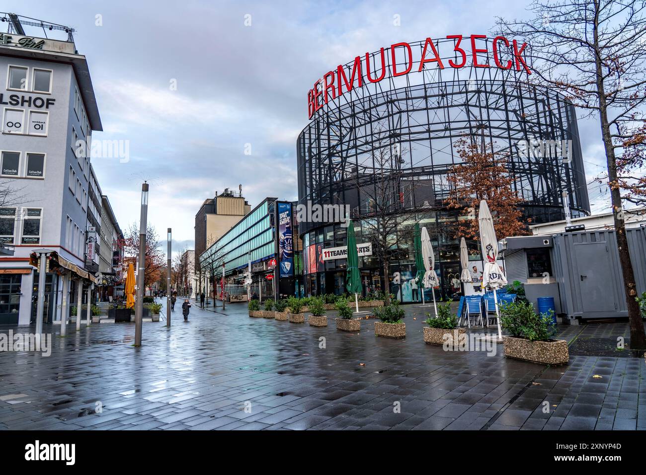 Il Bermuda3eck si trova nel centro di Bochum, quartiere dei divertimenti, quartiere dei pub, con oltre 80 locali gastronomici e quartiere della vita notturna Foto Stock