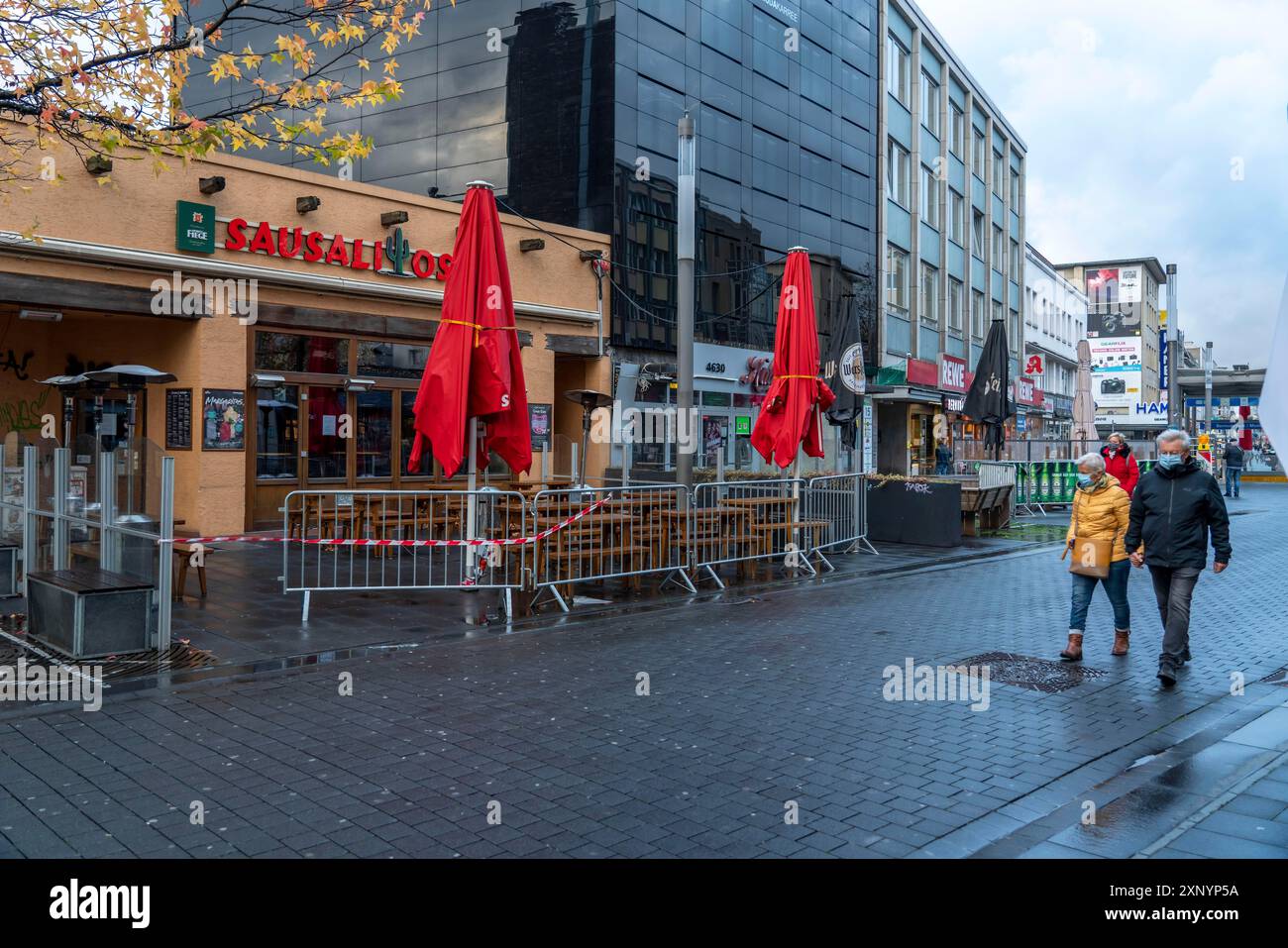 Il Bermuda3eck si trova nel centro di Bochum, quartiere dei divertimenti, quartiere dei pub, con oltre 80 locali gastronomici e quartiere della vita notturna Foto Stock