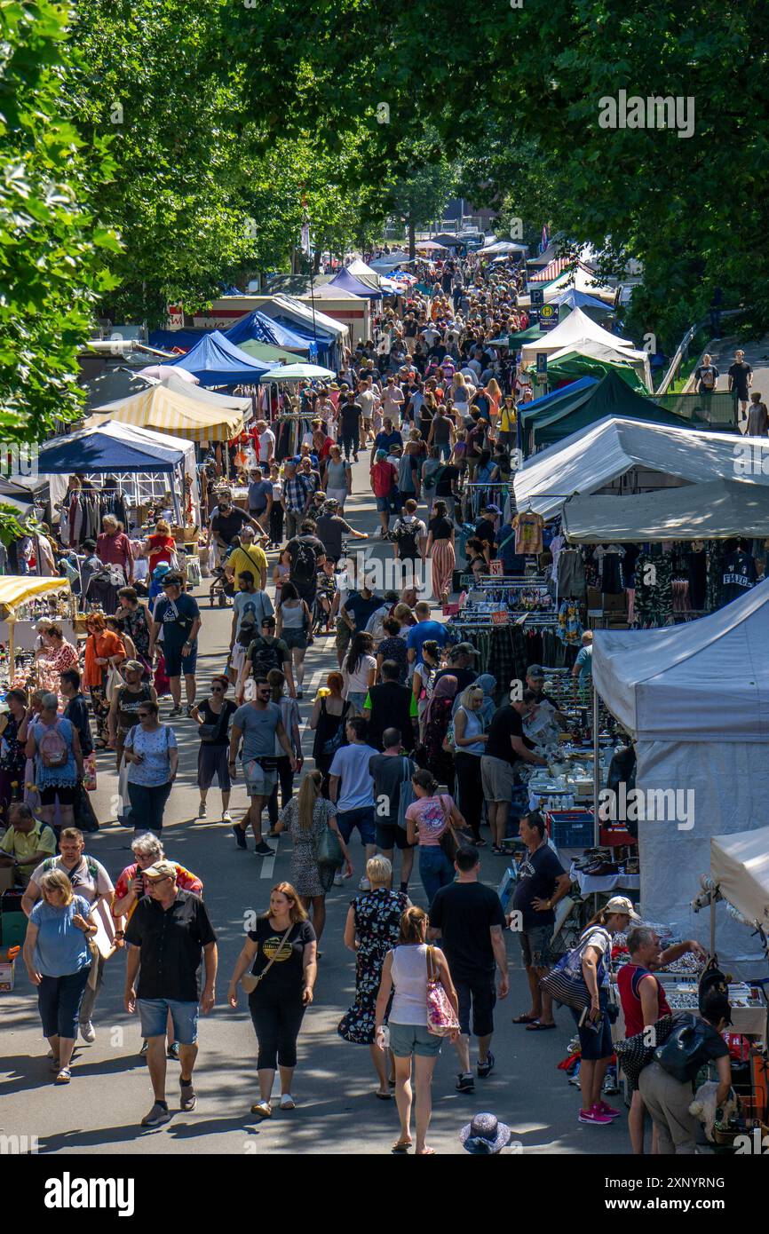 Mercatino delle pulci al festival estivo della Gruga di Essen, fiera di 10 giorni a Messe Essen, con uno dei più grandi mercati delle pulci della Renania settentrionale-Vestfalia Foto Stock