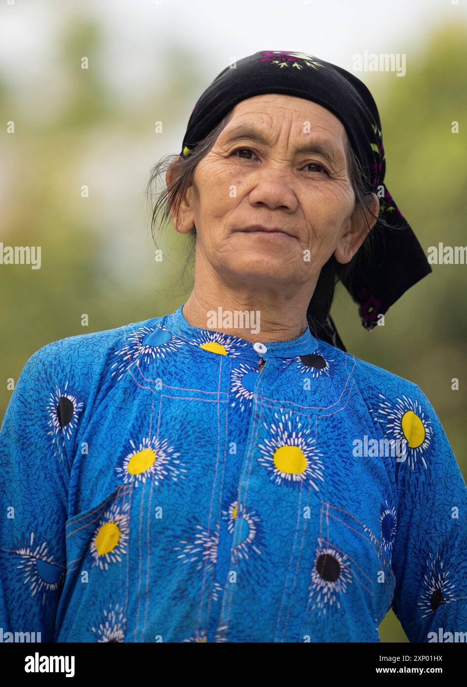 Donna minoritaria hmong in abiti di tutti i giorni, ritratto, Du gia, provincia di ha Giang, Vietnam Foto Stock