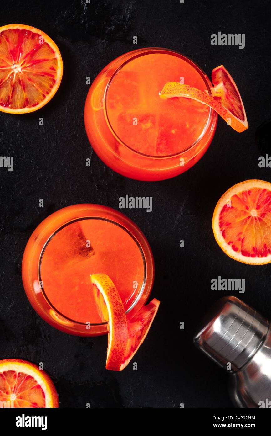 Cocktail all'arancia, un top shot con arance di sangue Foto Stock