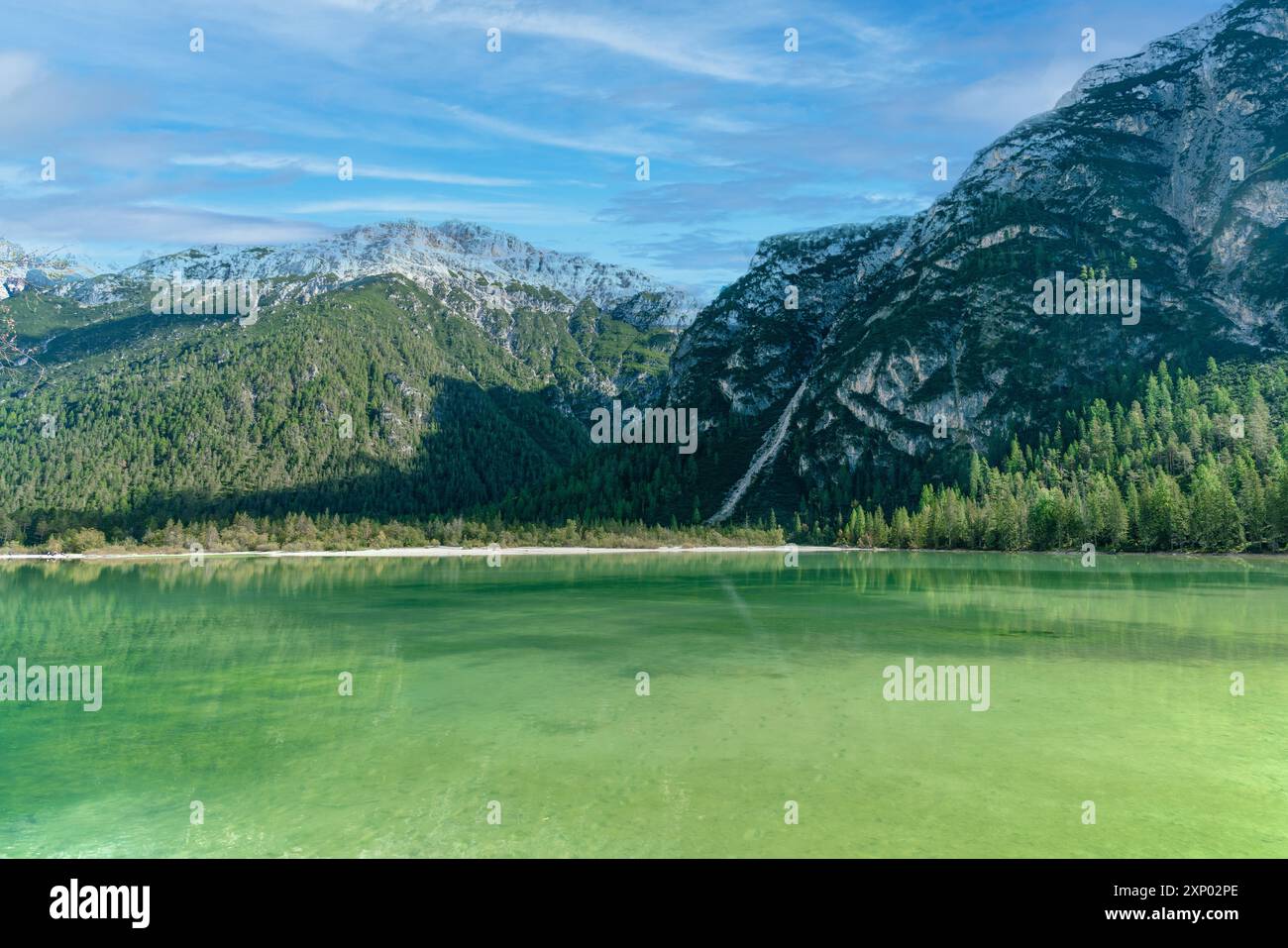 Bellissimo Lago di Landro nelle dolomiti italiane Foto Stock