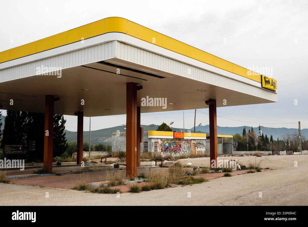 Stazione di servizio abbandonata, Agip, Castilla- la Mancha, Spagna Foto Stock