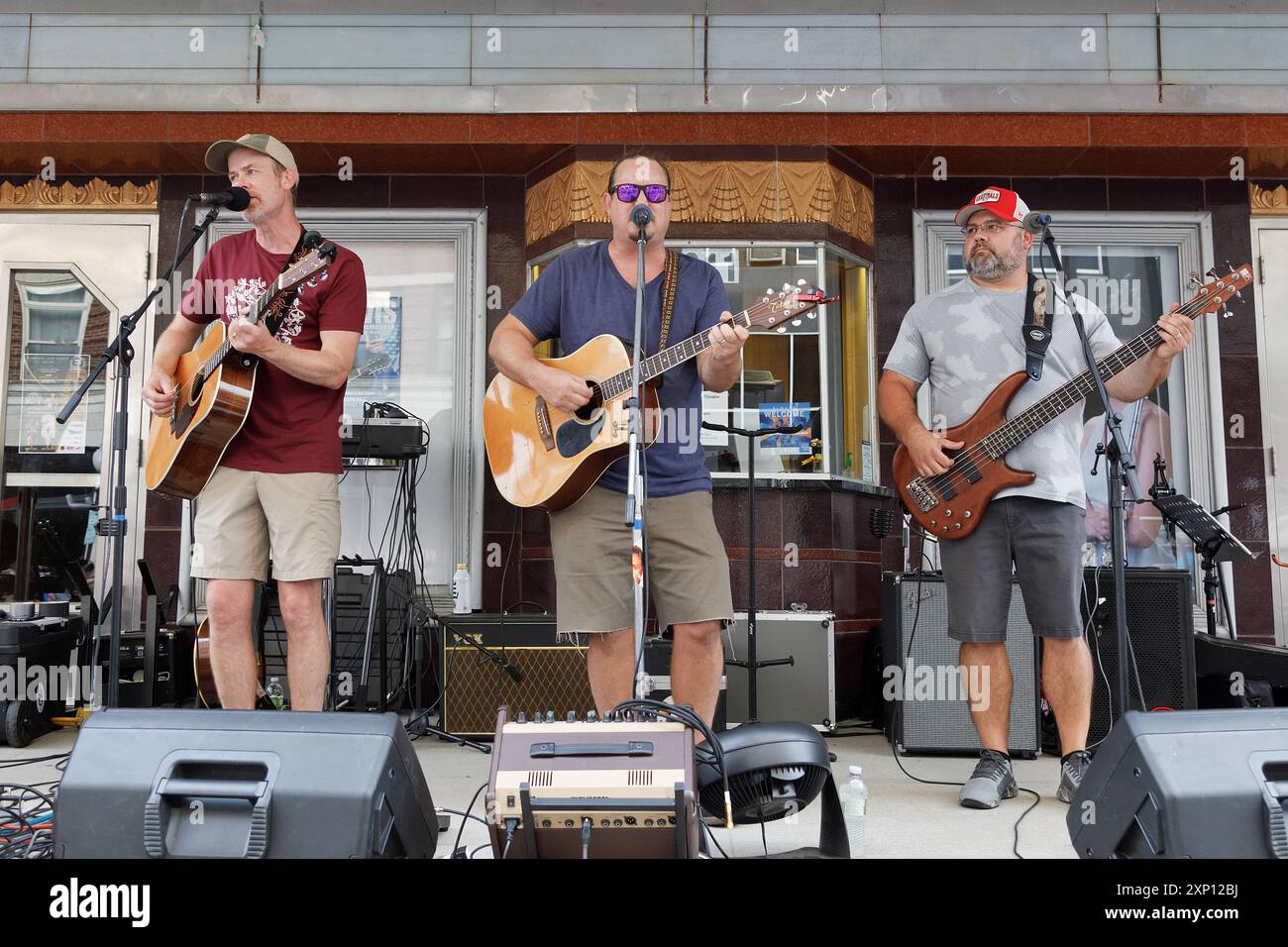 Eric Pettit Lion (EP Lion) al 5° annuale Old Couch Music Fest al Capitol Theater di Burlington, Iowa Foto Stock