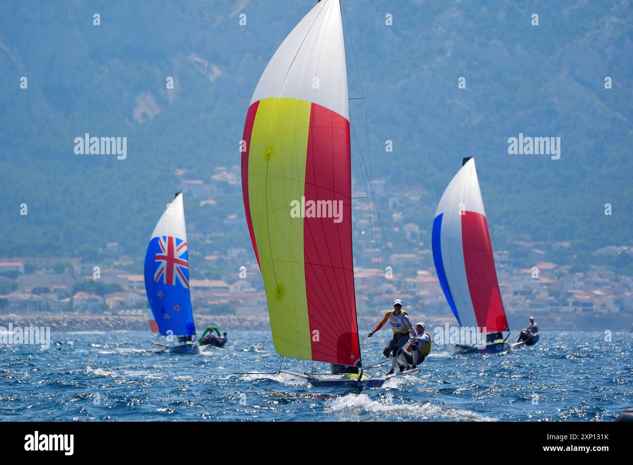 Diego Botin le Chever e Florian Trittel Paul (Spagna) Medaglia d'oro, vela, uomini e#39;s Skiff Medal Race durante i Giochi Olimpici di Parigi 2024 il 2 agosto 2024 presso Marsiglia Marina di Marsiglia, Francia Foto Stock