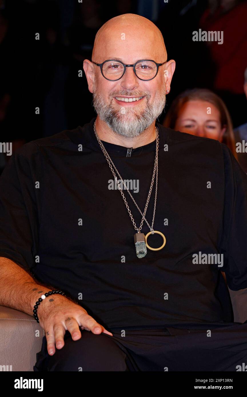 Jan Becker bei der Aufzeichnung der NDR Talk Show im NDR Fernsehstudio Lokstedt. Amburgo, 05.07.2024 *** Jan Becker alla registrazione del talk show NDR nello studio televisivo NDR Lokstedt Hamburg, 05 07 2024 foto:xH.xHartmannx/xFuturexImagex ndr talk0507 4715 Foto Stock