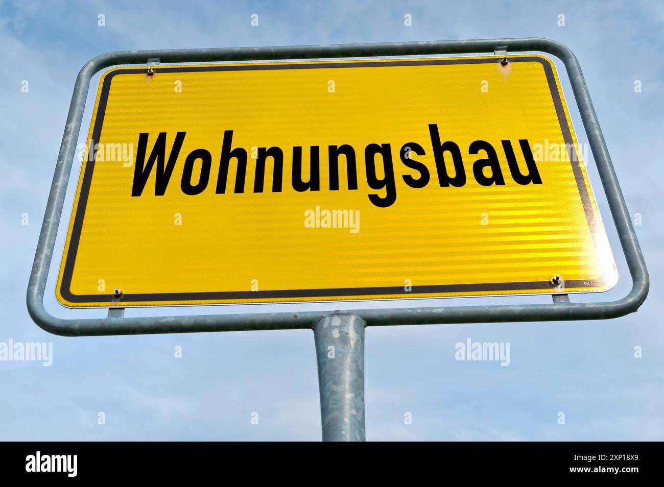 Kommunaler Wohnungsbau Ortsschild 20240710ad823 Schild Ortsschild Kommune Stadt Städte Deutscher Städtetag Stadtplanung, Förderprogram, Gemeinden, Förderung, Verwaltung, Kosten, Finanzierung, Haushalt, budget, Steuern, Ausgaben, Einnahmen, Schulden, Defizit, Investitionen, Gemeindefinanzen, Etat, Rücklagen, Zuweisungen, Finanzplanung, Fördermittel, Zuschüsse, Kredite, Haushaltsplan, Finanzpolitik, Finanzamt, Steuergelder, Umlagen, Schuldenlast, Finanzierung, Sanierung, Verschuldung, Wohnungen, Bauprojekte, Stadtplanung, Architektur, Wohngebäude, Mietwohnungen, Wohnraum, Bauwirtschaft, Bauunt Foto Stock