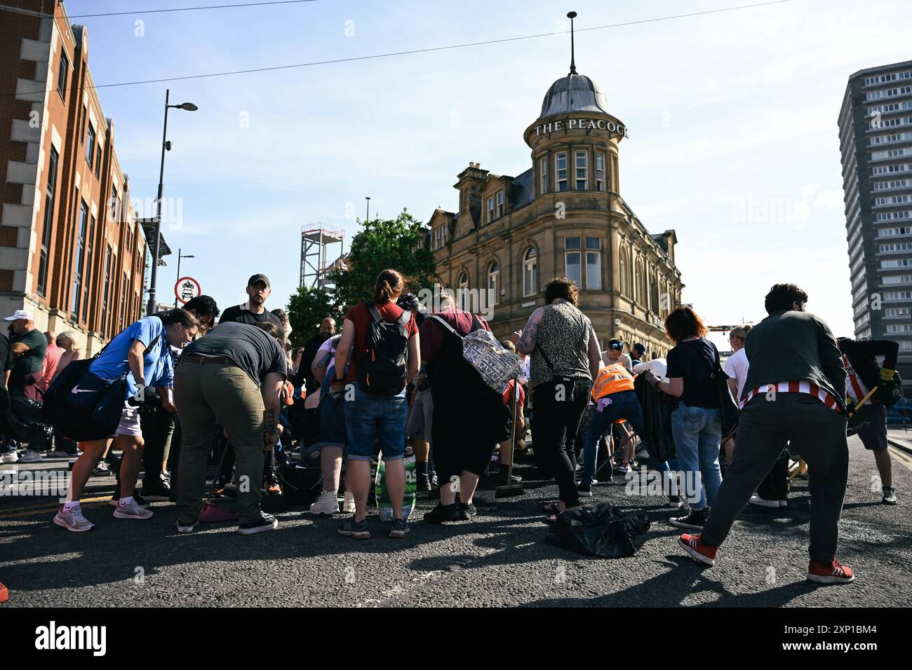 Sunderland, Regno Unito. 3 agosto 2024. I residenti di Sunderland, in Inghilterra, vanno in strada per ripulire dopo le proteste di estrema destra del 2 agosto. Crediti: Thomas Jackson/Alamy Live News Foto Stock
