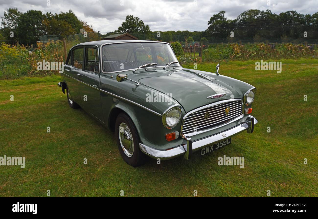 Classico Humber Hawk Ser IV isolato sull'erba. Foto Stock
