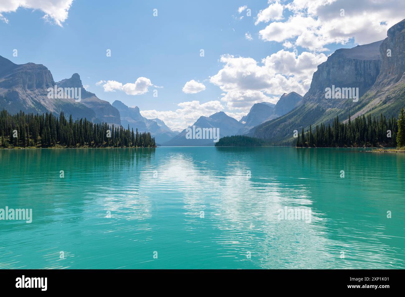 Maligne Lake Mountain Reflection, parco nazionale di Jasper, Canada. Foto Stock