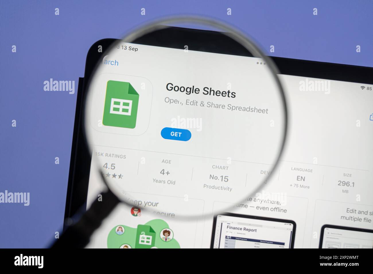 Ostersund, Svezia - 13 settembre 2023: App Google Sheets su ipad. Google Sheets consente agli utenti di creare e modificare file online mentre collaborano con ot Foto Stock