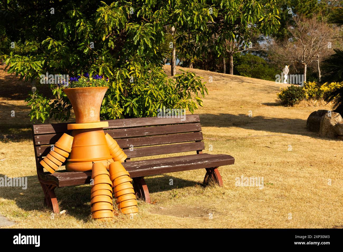 Pianta la scultura della figura nel Parco del governo nazionale Akashi Kaikyo dell'isola di Awaji, Hyogo, Giappone Foto Stock