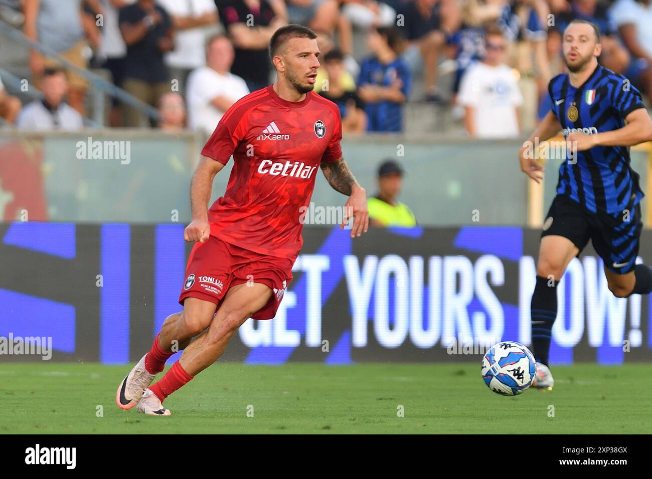 Jan Mlakar (Pisa) durante il Pisa SC vs Inter - FC Internazionale, partita amichevole di calcio a Pisa, Italia, 2 agosto 2024 Foto Stock