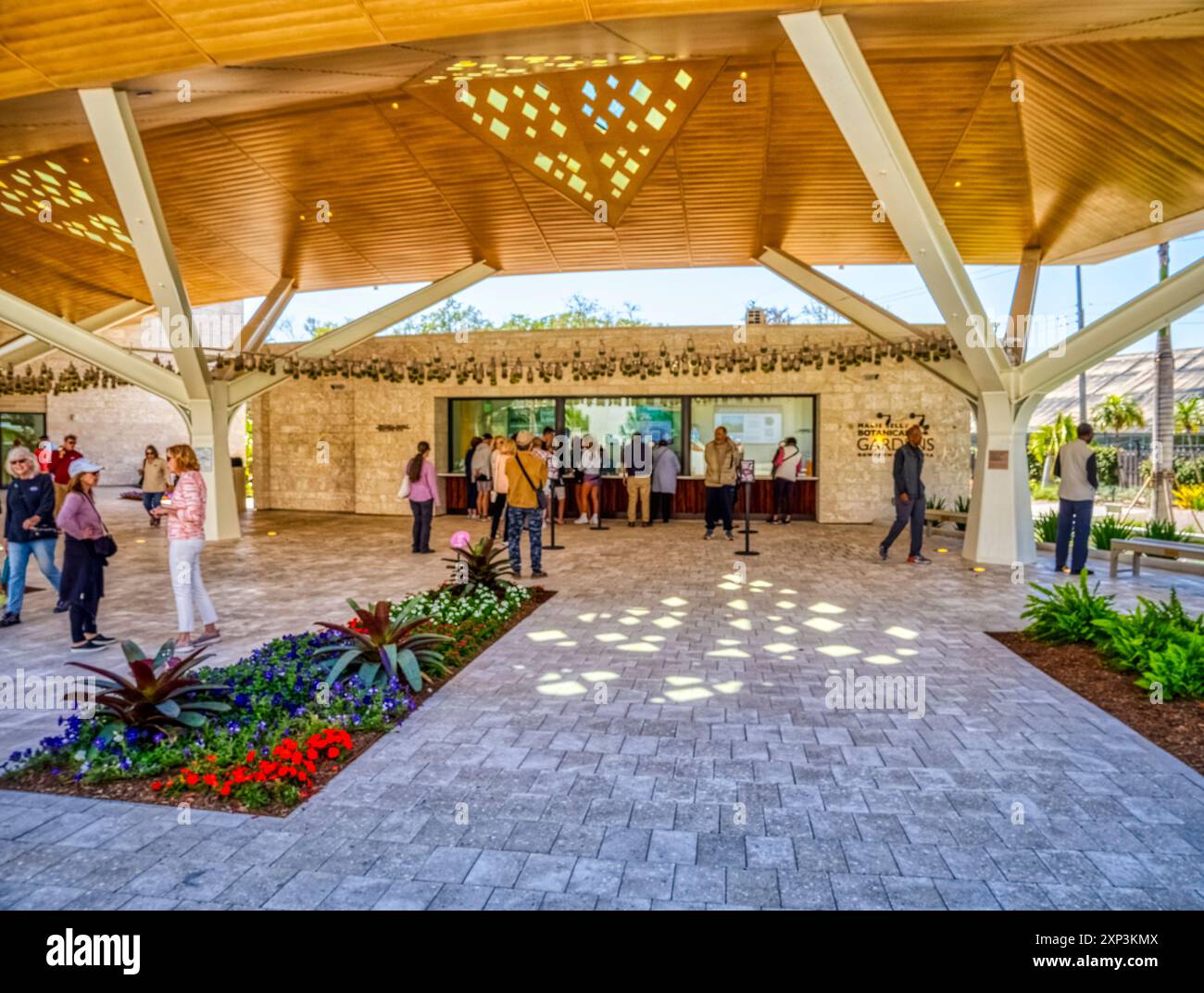 Area d'ingresso, centro di accoglienza presso i giardini botanici Marie Selby nel centro di Sarasota, Florida, USA Foto Stock