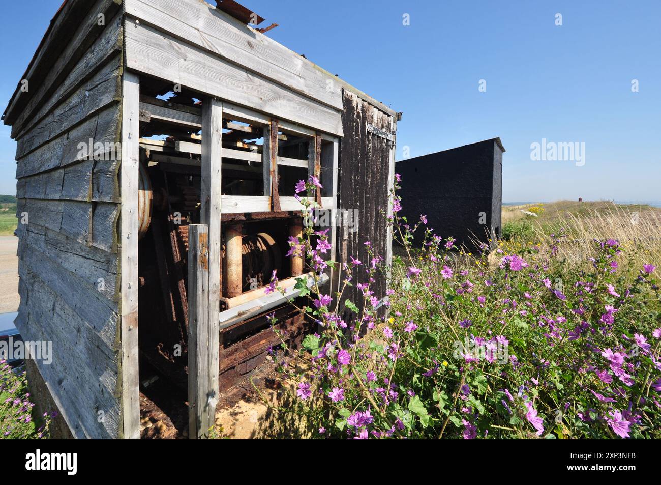 Attrezzatura per il trasporto di barche da pesca in disuso Dunwich, Suffolk, Inghilterra, Regno Unito Foto Stock