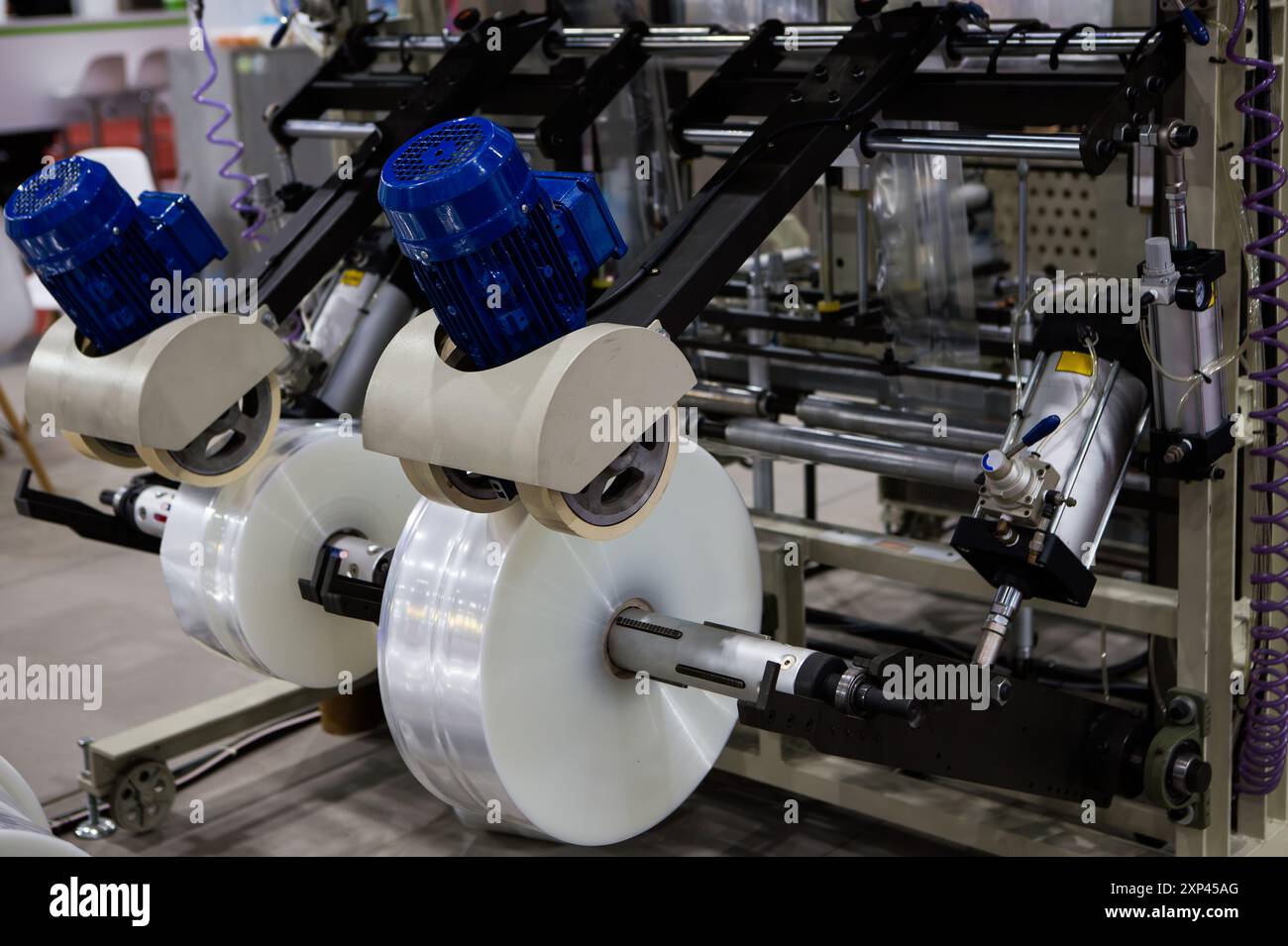 Processo del sacchetto di plastica di polietilene dell'estrusore. Industria della produzione di plastica Foto Stock