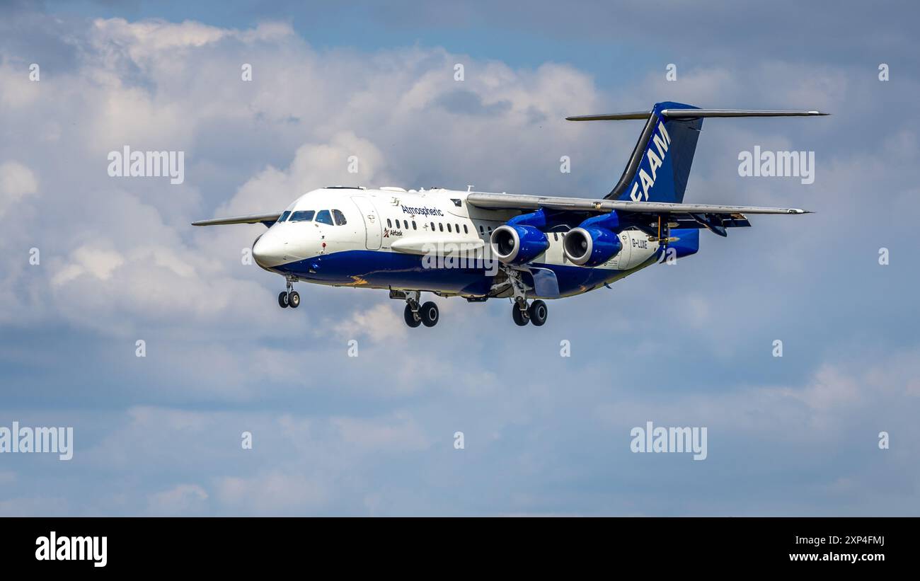 FAAM Airborne Laboratory - British Aerospace 146, in arrivo alla RAF Fairford per prendere parte all'esposizione statica al Royal International Air Tattoo. Foto Stock