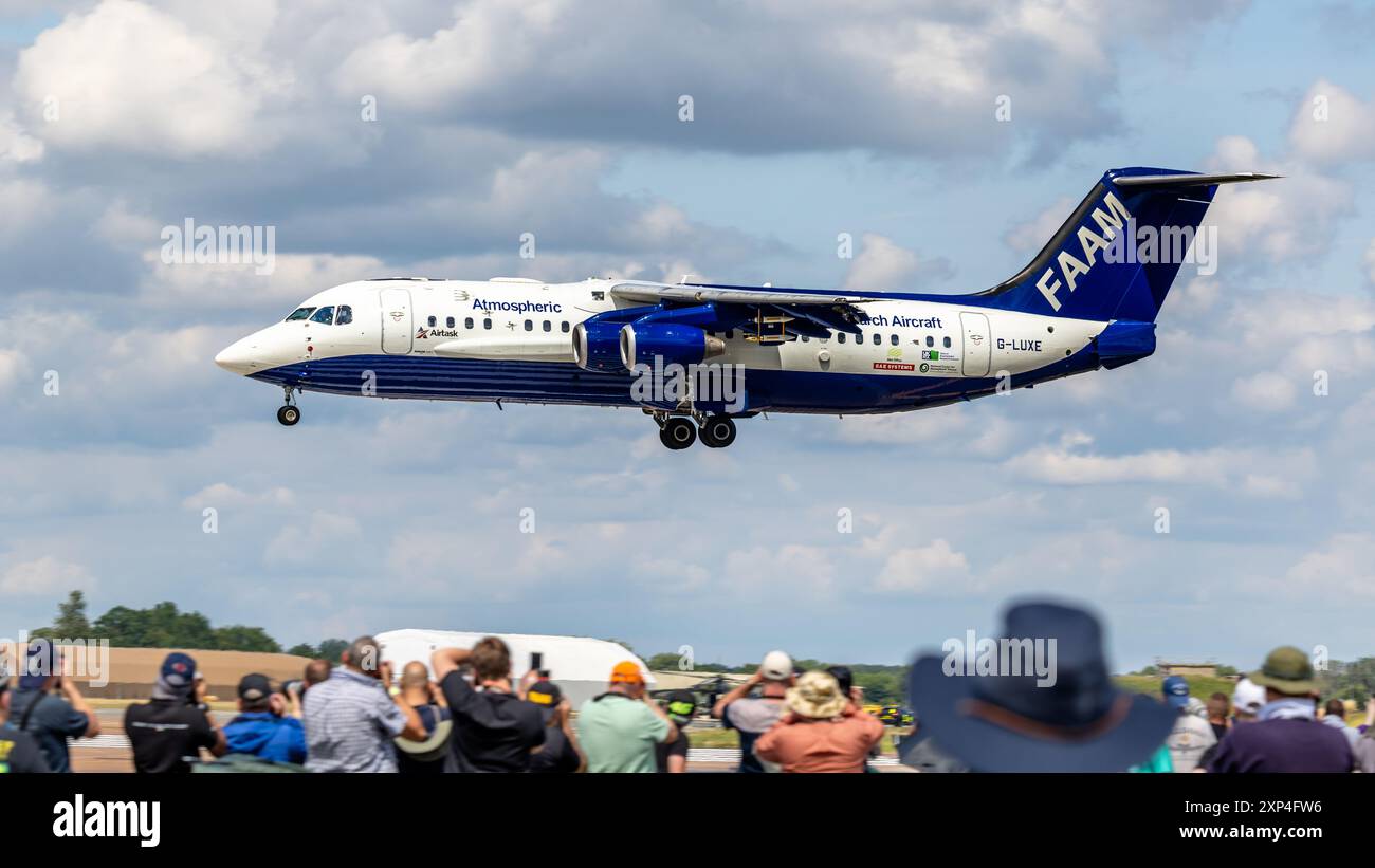 FAAM Airborne Laboratory - British Aerospace 146, in arrivo alla RAF Fairford per prendere parte all'esposizione statica al Royal International Air Tattoo. Foto Stock
