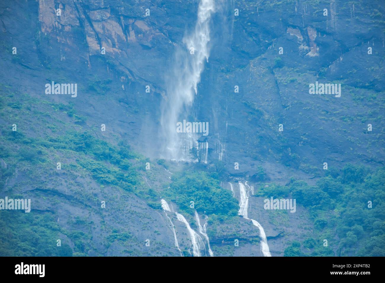 Vista ravvicinata delle cascate di Seetharkundu da Kollengode - Kerala Tourism Foto Stock