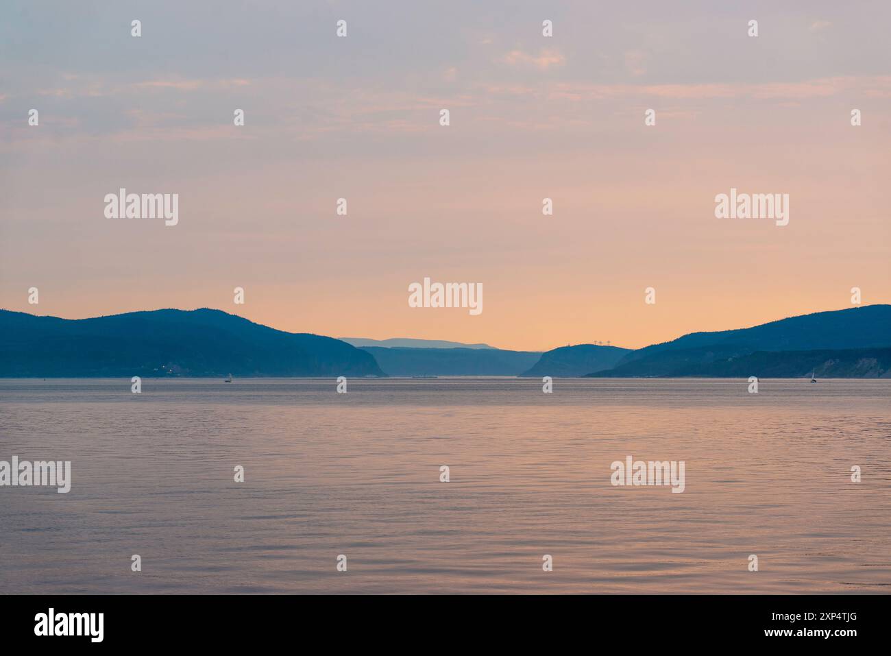 Tadoussac, Canada - luglio 28 2024: Splendida vista del tramonto nel fiordo di Saguenay Foto Stock