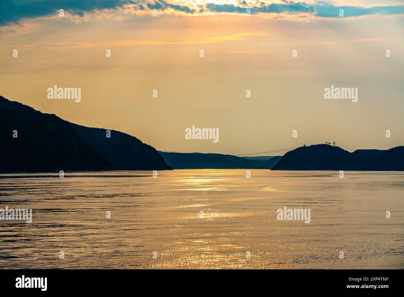 Tadoussac, Canada - luglio 28 2024: Splendida vista del tramonto nel fiordo di Saguenay Foto Stock