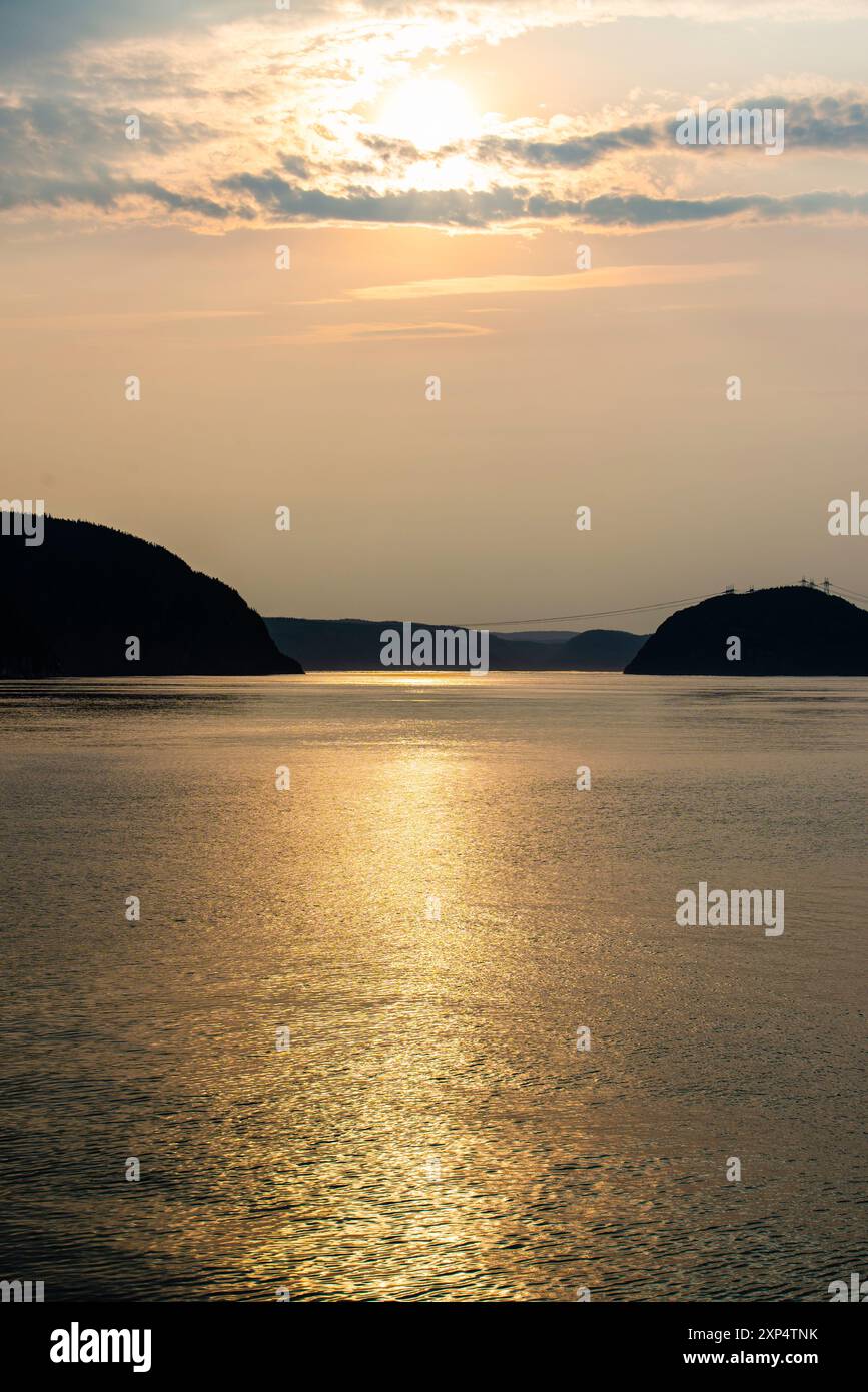 Tadoussac, Canada - luglio 28 2024: Splendida vista del tramonto nel fiordo di Saguenay Foto Stock