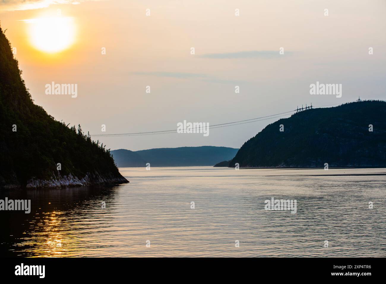 Tadoussac, Canada - luglio 28 2024: Splendida vista del tramonto nel fiordo di Saguenay Foto Stock