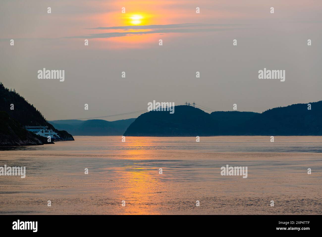 Tadoussac, Canada - luglio 28 2024: Splendida vista del tramonto nel fiordo di Saguenay Foto Stock