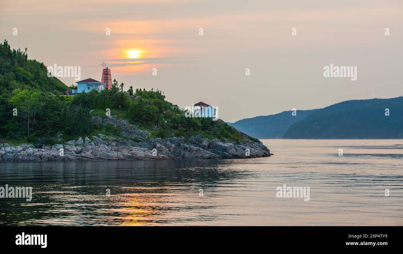 Tadoussac, Canada - luglio 28 2024: Splendida vista del tramonto nel fiordo di Saguenay Foto Stock