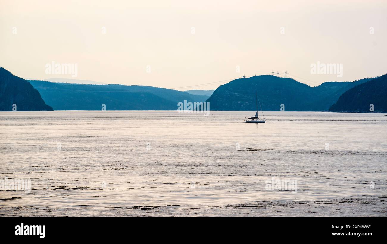 Tadoussac, Canada - luglio 28 2024: Splendida vista del tramonto nel fiordo di Saguenay Foto Stock