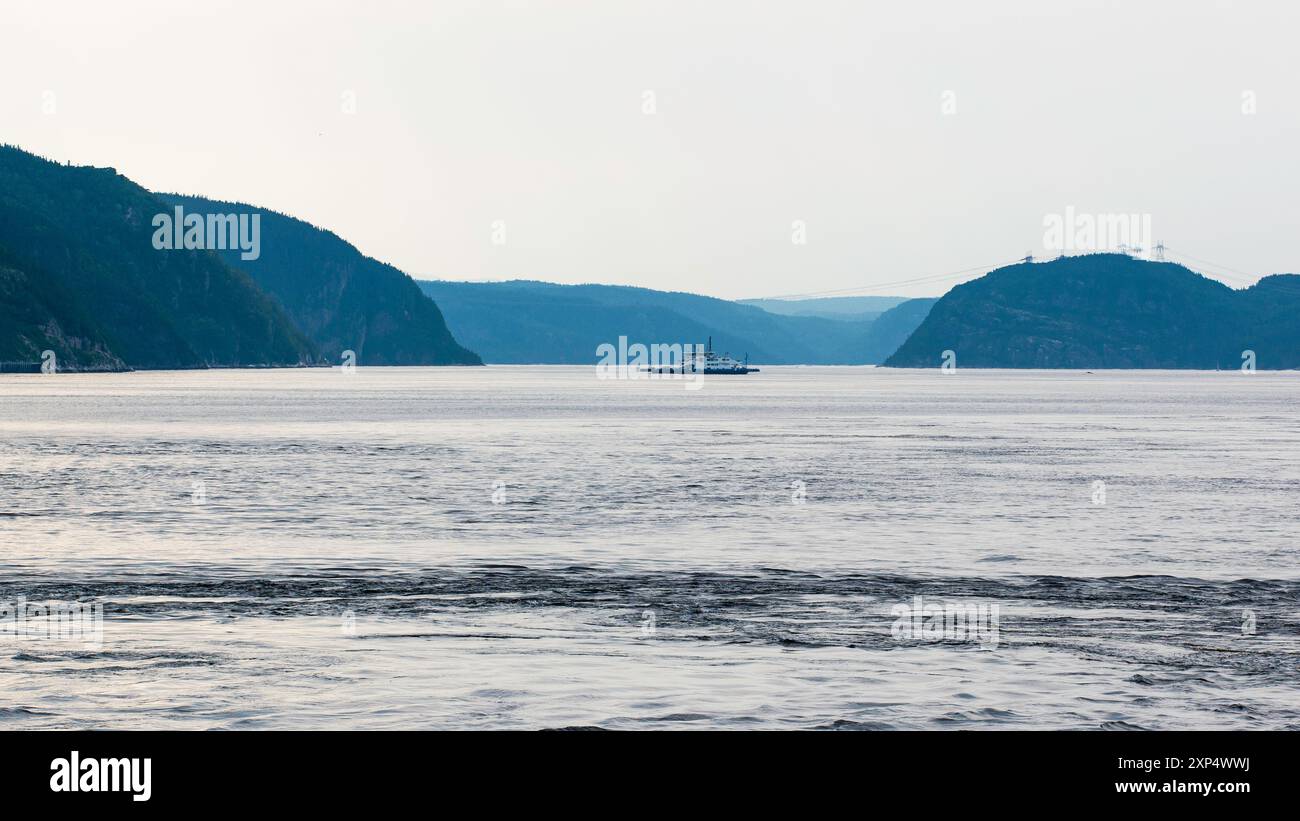 Tadoussac, Canada - luglio 28 2024: Splendida vista del tramonto nel fiordo di Saguenay Foto Stock