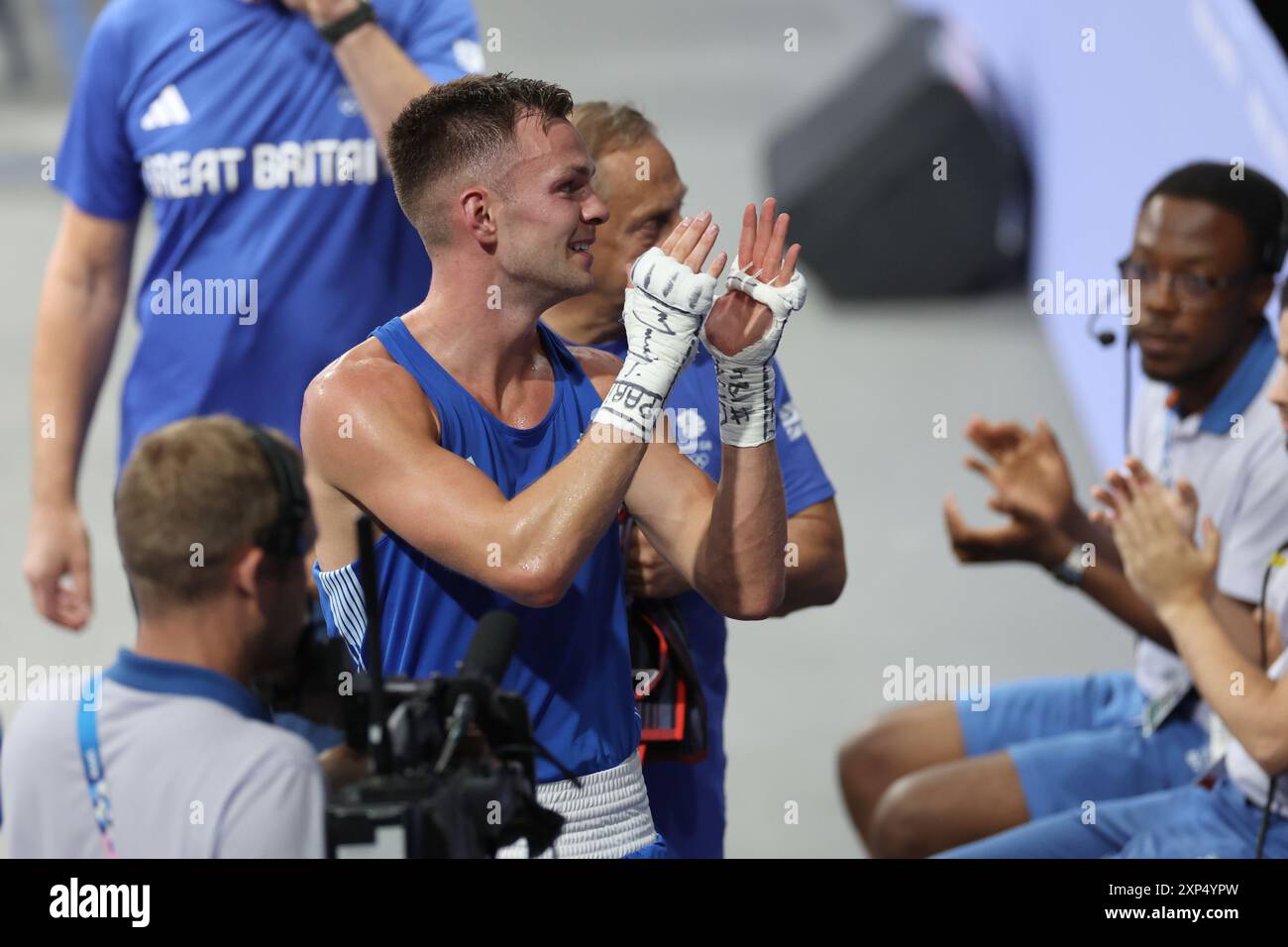 Lewis Richardson della Gran Bretagna dopo aver vinto l'incontro dei quarti di finale maschile di 71 kg contro Zeyad Eashash della Giordania alla North Paris Arena l'ottavo giorno dei Giochi Olimpici di Parigi del 2024 in Francia. Data foto: Sabato 3 agosto 2024. Foto Stock