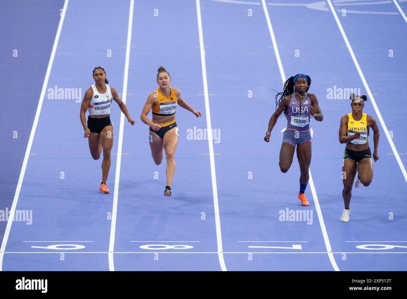 NKANSA Delphine (Belgien), LUECKENKEMPER Gina (Deutschland), TERRY Twanisha (USA), CLAYTON Tia (Giamaica), 100 Meter Sprint Frauen, Halbfinale, fra, Olympische Spiele Paris 2024, Leichtathletik, Abendsession, 03.08.2024 foto: Eibner-Pressefoto/Michael Memmler Foto Stock