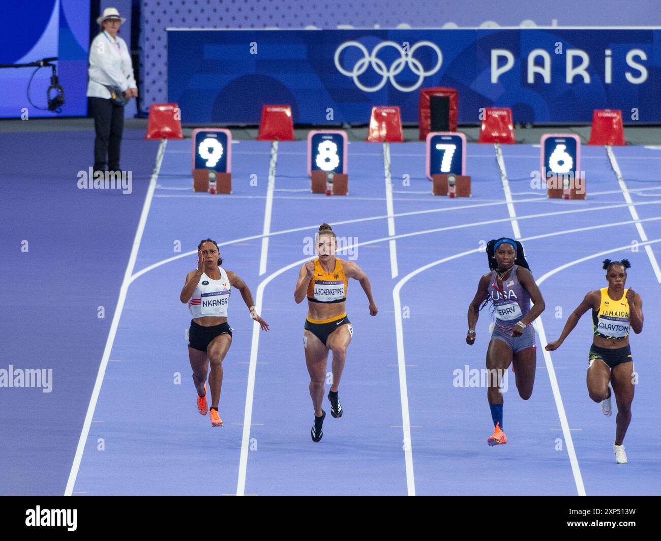 NKANSA Delphine (Belgien), LUECKENKEMPER Gina (Deutschland), TERRY Twanisha (USA), CLAYTON Tia (Giamaica), 100 Meter Sprint Frauen, Halbfinale, fra, Olympische Spiele Paris 2024, Leichtathletik, Abendsession, 03.08.2024 foto: Eibner-Pressefoto/Michael Memmler Foto Stock