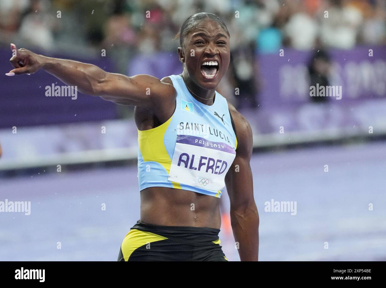 Parigi, Francia. 3 agosto 2024. Julien Alfred di Saint Lucia festeggia dopo aver vinto la medaglia d'oro nella finale femminile dei 100 m durante la competizione di atletica leggera ai Giochi Olimpici di Parigi 2024 a Parigi, Francia, sabato 3 agosto 2024. Foto di Pat Benic/UPI. Crediti: UPI/Alamy Live News Foto Stock