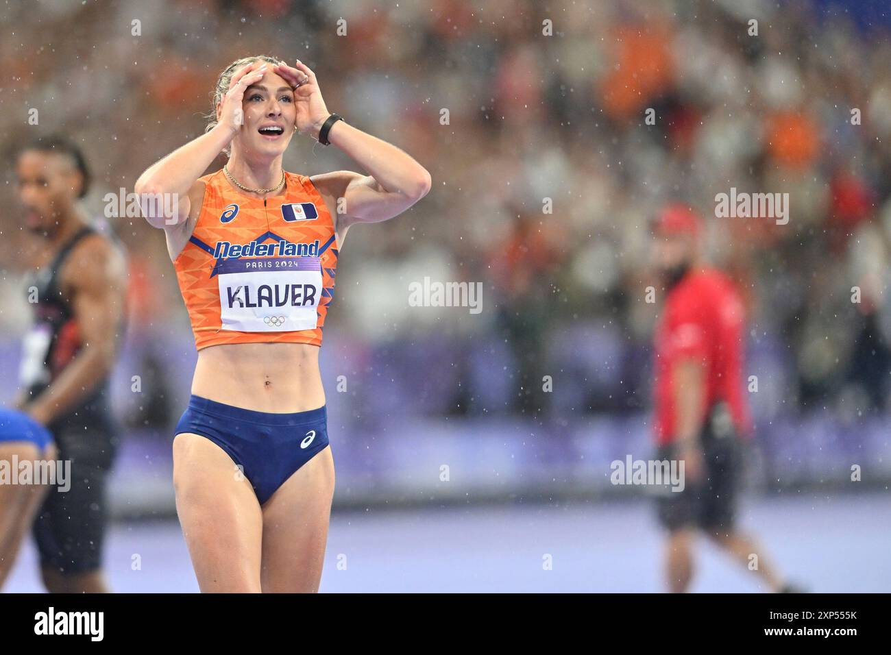 Parigi, Francia. 3 agosto 2024. PARIGI, FRANCIA - 3 AGOSTO: Lieke Klaver festeggia la vittoria con un record europeo di 3.07.41 partecipando alla finale a staffetta mista 4x4 durante il giorno 8 dell'atletica leggera - Giochi Olimpici di Parigi 2024 allo Stade de France il 3 agosto 2024 a Parigi, Francia. (Foto di Andy Astfalck/Agenzia BSR) credito: Agenzia BSR/Alamy Live News Foto Stock