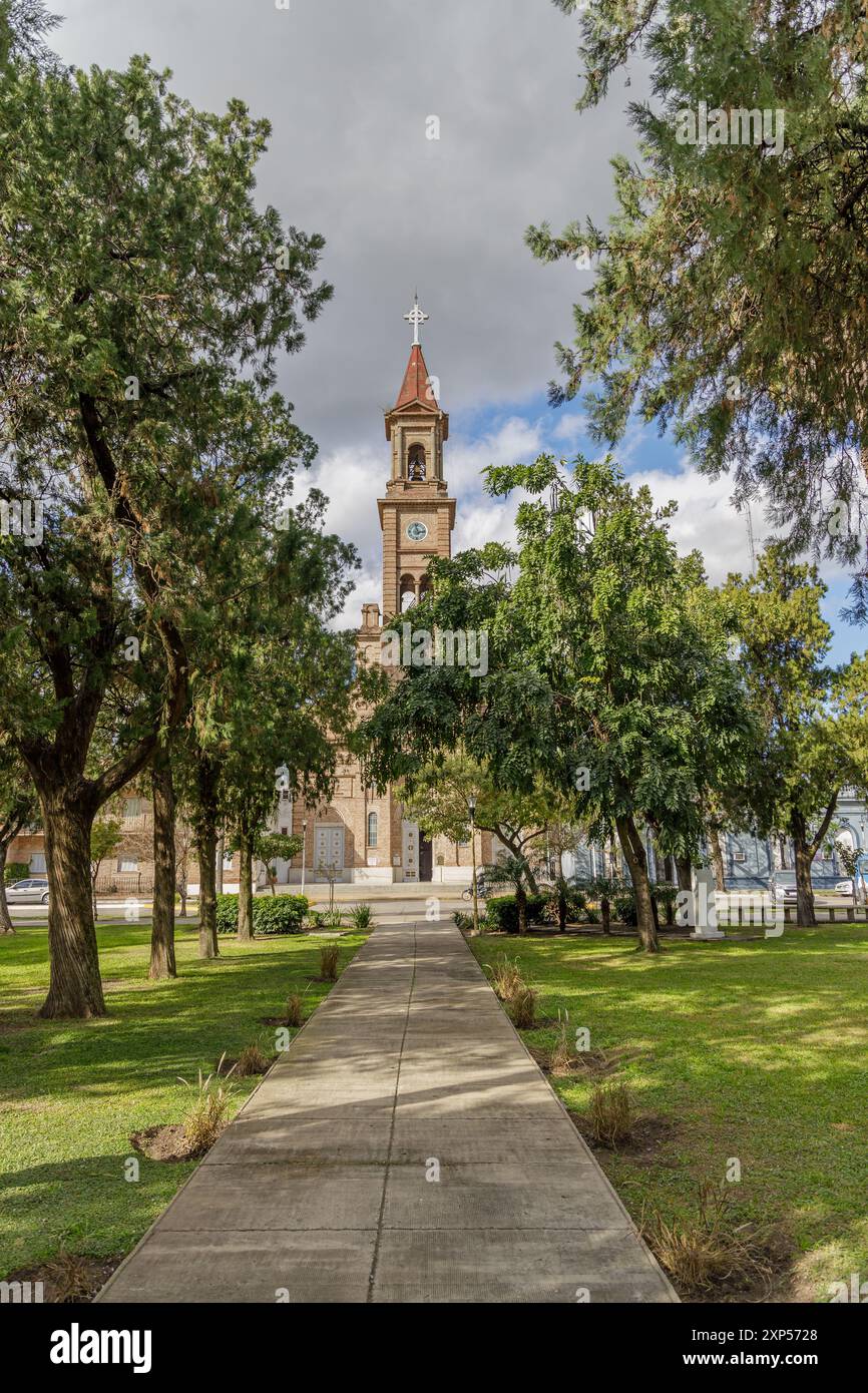 Vista dalla piazza 25 de Mayo della chiesa dell'Immacolata Concezione a Reconquista, Santa Fe, Argentina. Foto Stock