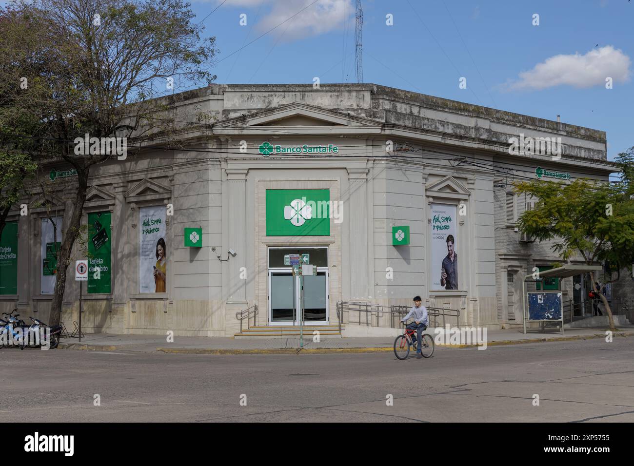 Reconquista, Santa Fe, Argentina; 16 luglio 2024: Facciata della Banca della Provincia di Santa Fe. Foto Stock