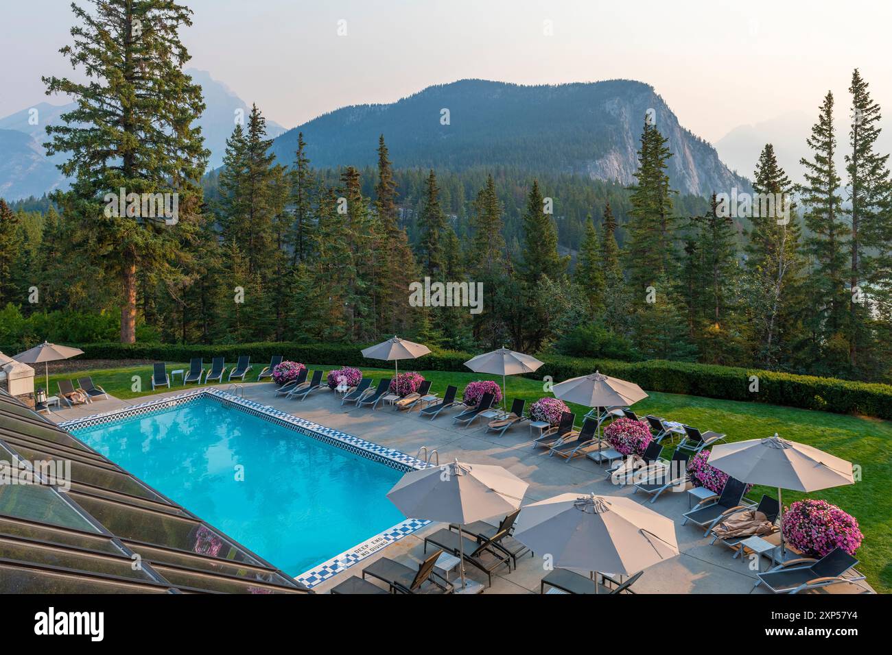 Piscina del Banff Springs Hotel, parco nazionale di Banff, Canada. Foto Stock