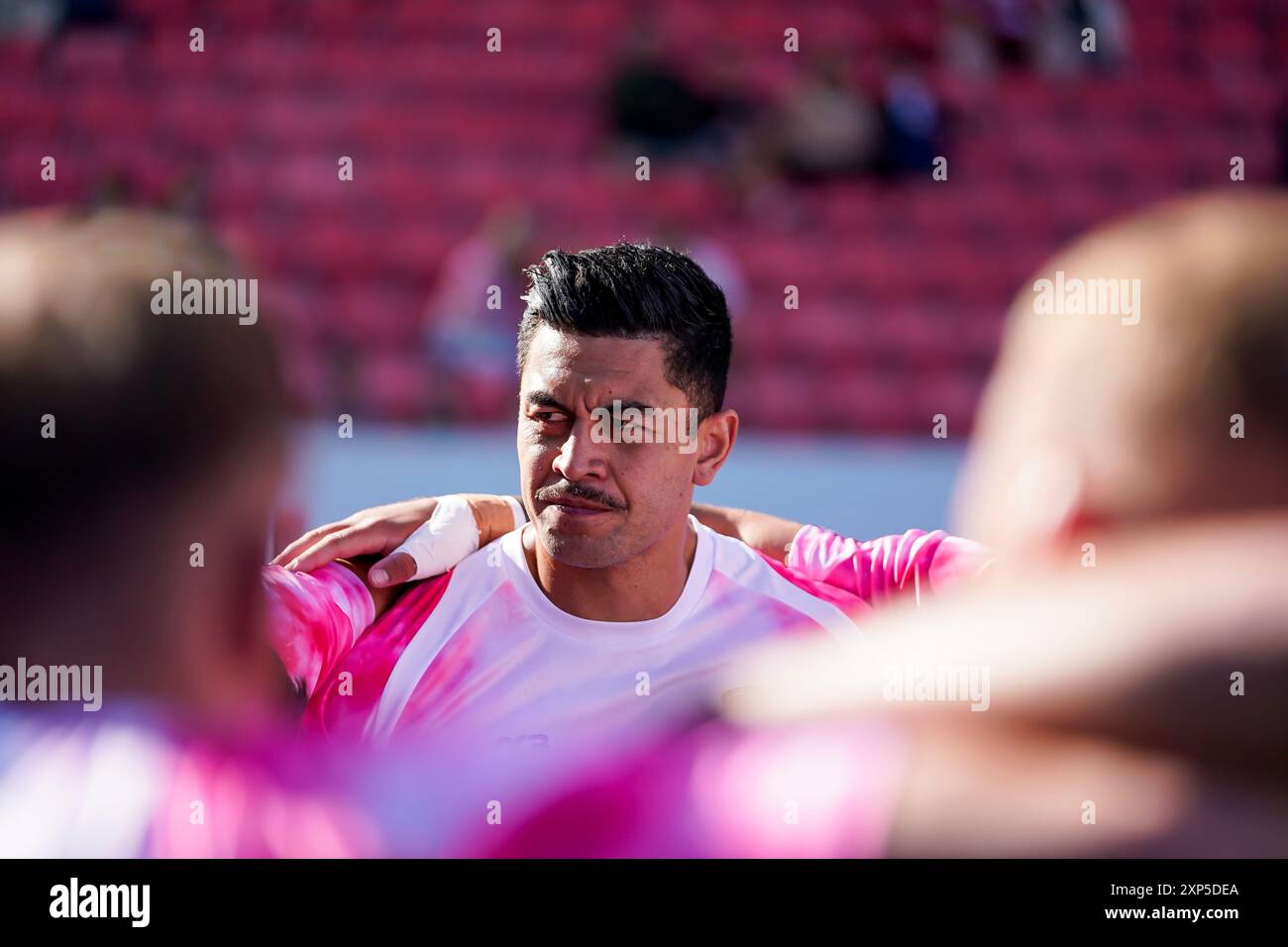 Salford, Manchester, Regno Unito. 3 agosto 2024. Super League Rugby: Salford Red Devils vs Leeds Rhinos al Salford Community Stadium. Tim Lafai nella squadra si è riunito. Credito James Giblin/Alamy Live News. Foto Stock