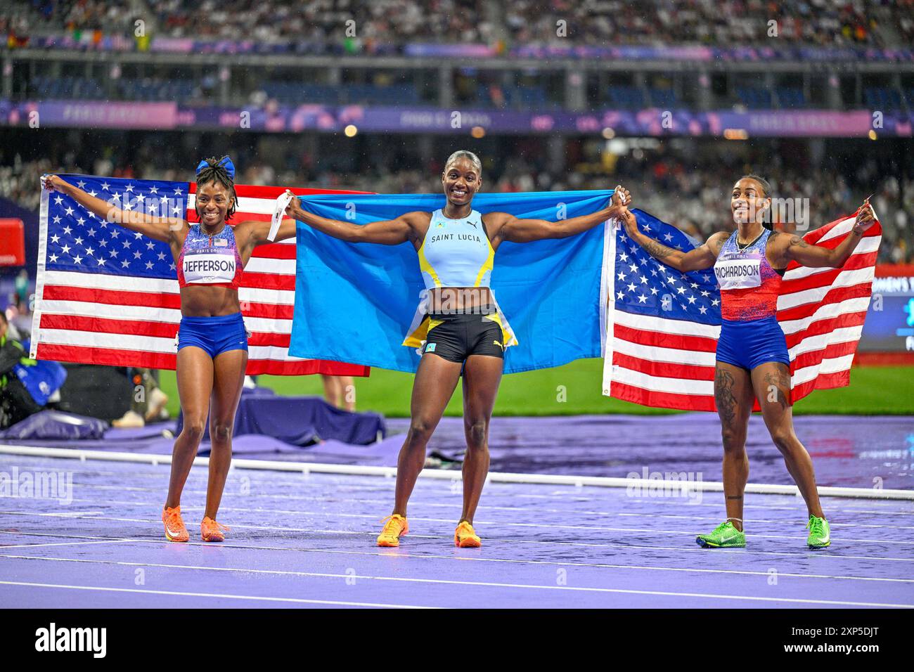 Parigi, Francia. 3 agosto 2024. PARIGI, FRANCIA - 3 AGOSTO: medaglia di bronzo Melissa Jefferson degli Stati Uniti, medaglia d'oro Julien Alfred di Santa Lucia, medaglia d'argento SHa'Carri Richardson degli Stati Uniti dopo aver gareggiato nei 100 m femminili - finale durante il giorno 8 dell'atletica leggera - Giochi Olimpici di Parigi 2024 allo Stade de France il 3 agosto 2024 a Parigi, Francia. (Foto di Andy Astfalck/Agenzia BSR) credito: Agenzia BSR/Alamy Live News Foto Stock