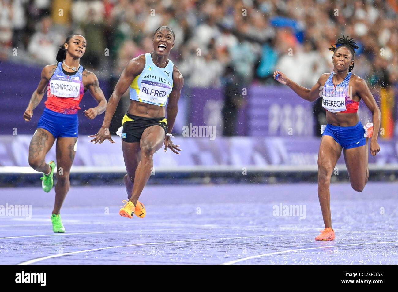 Parigi, Francia. 3 agosto 2024. PARIGI, FRANCIA - 3 AGOSTO: SHa'Carri Richardson degli Stati Uniti, Julien Alfred di Santa Lucia, Melissa Jefferson degli Stati Uniti gareggiando nei 100 m femminili - finale durante il giorno 8 dell'atletica leggera - Giochi Olimpici Parigi 2024 allo Stade de France il 3 agosto 2024 a Parigi, Francia. (Foto di Andy Astfalck/Agenzia BSR) credito: Agenzia BSR/Alamy Live News Foto Stock